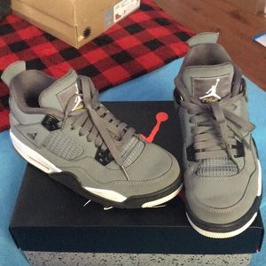 Air Jordan retro 4s